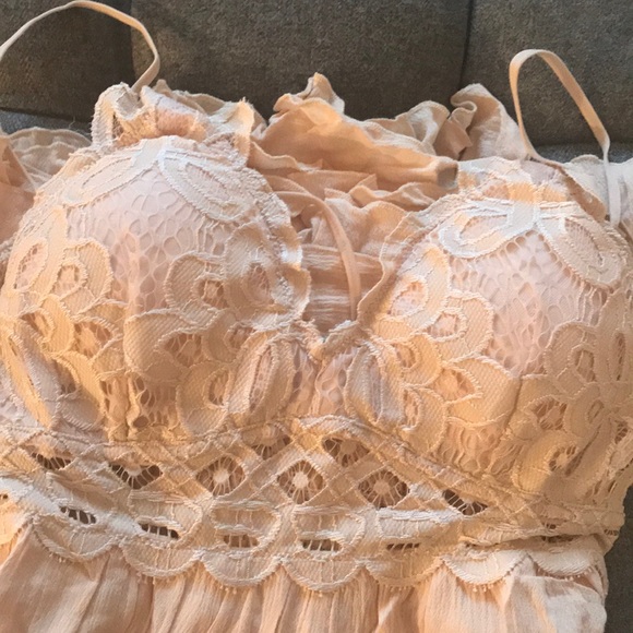 Black & Blush  Scallop lace dress - Picture 8 of 8